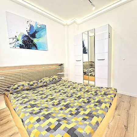 Art + 2bd Parking Space וארנה