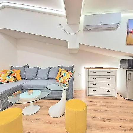 Art + 2bd Parking Space Apartman