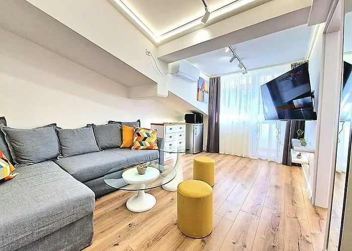 Art + 2bd Parking Space Warna