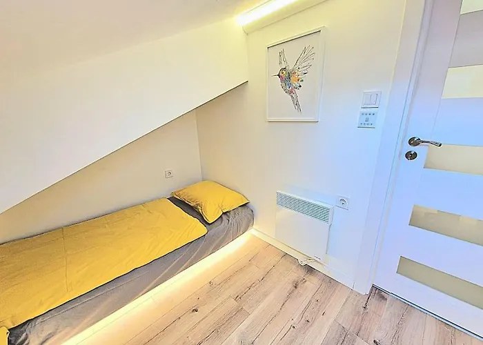 Art + 2bd Parking Space *